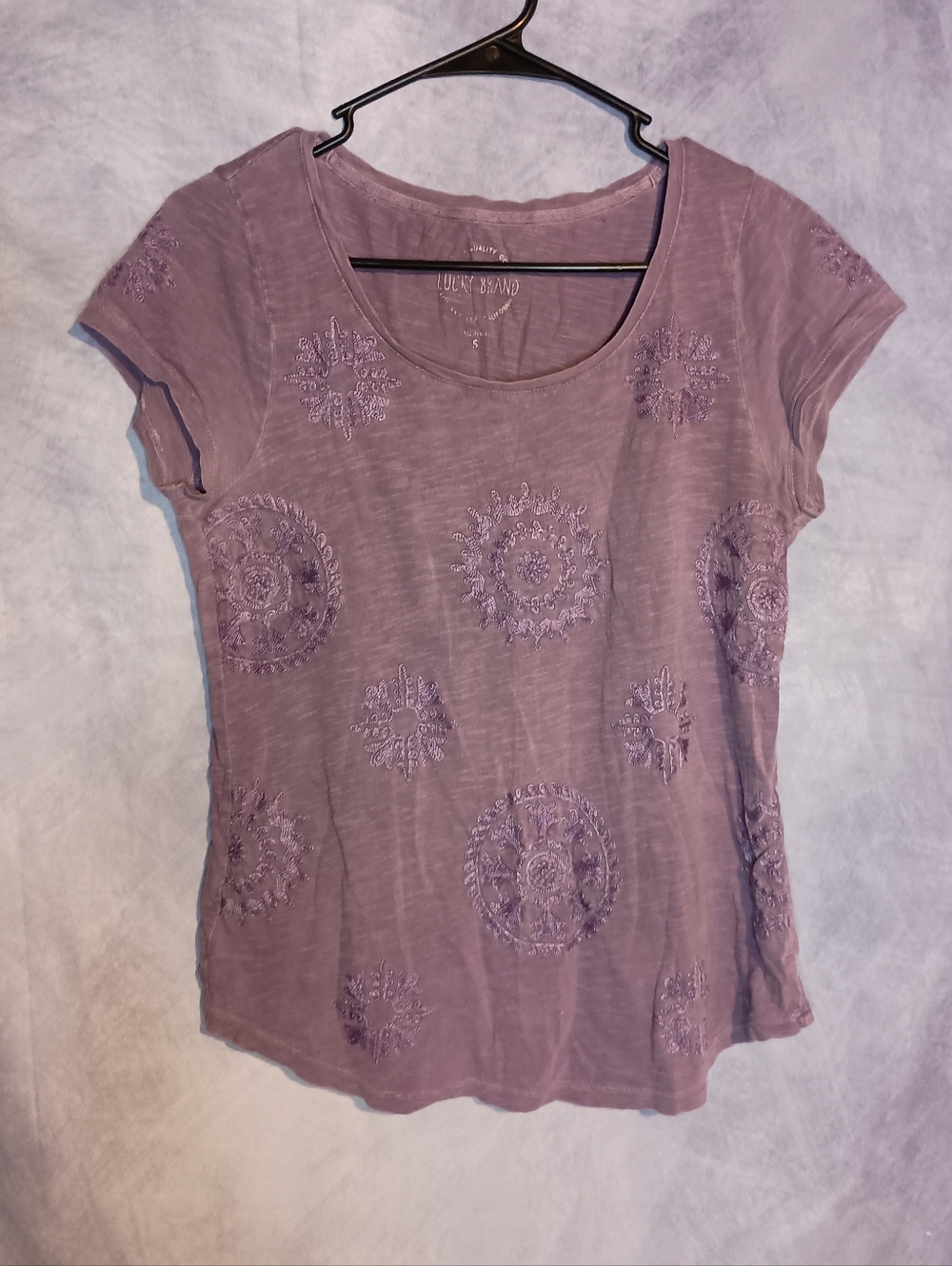 Lucky Brand Embroidered Medallion Tee Size Small Boho Festival Top